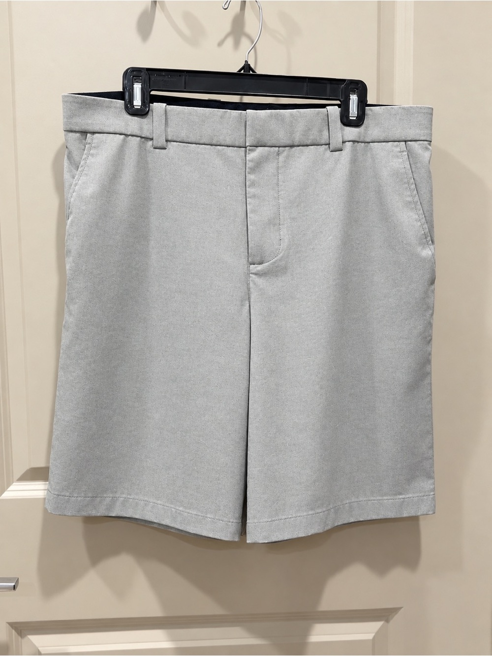 Nike Men's Light Gray (Dust) Flat-Front Dri Fit Golf Shorts